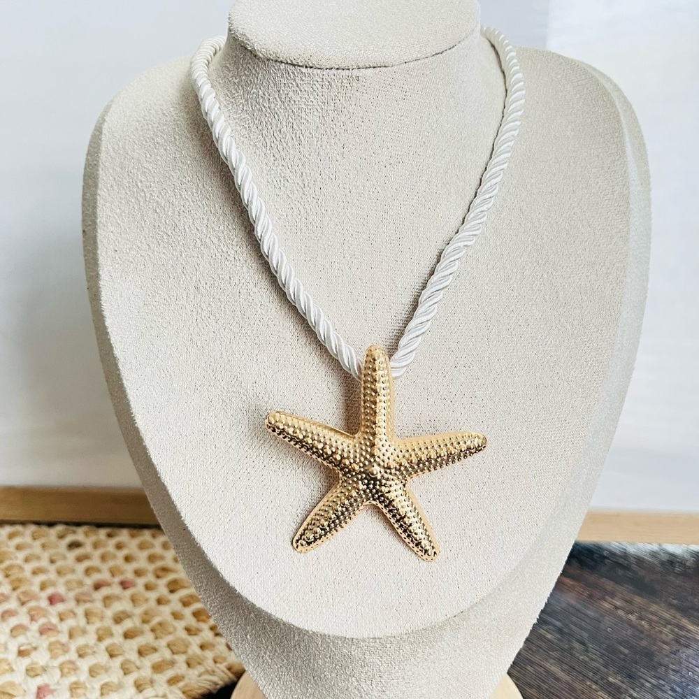 Anthropologie Gold oversized Starfish pendant cream rope Necklace - Picture 3 of 7